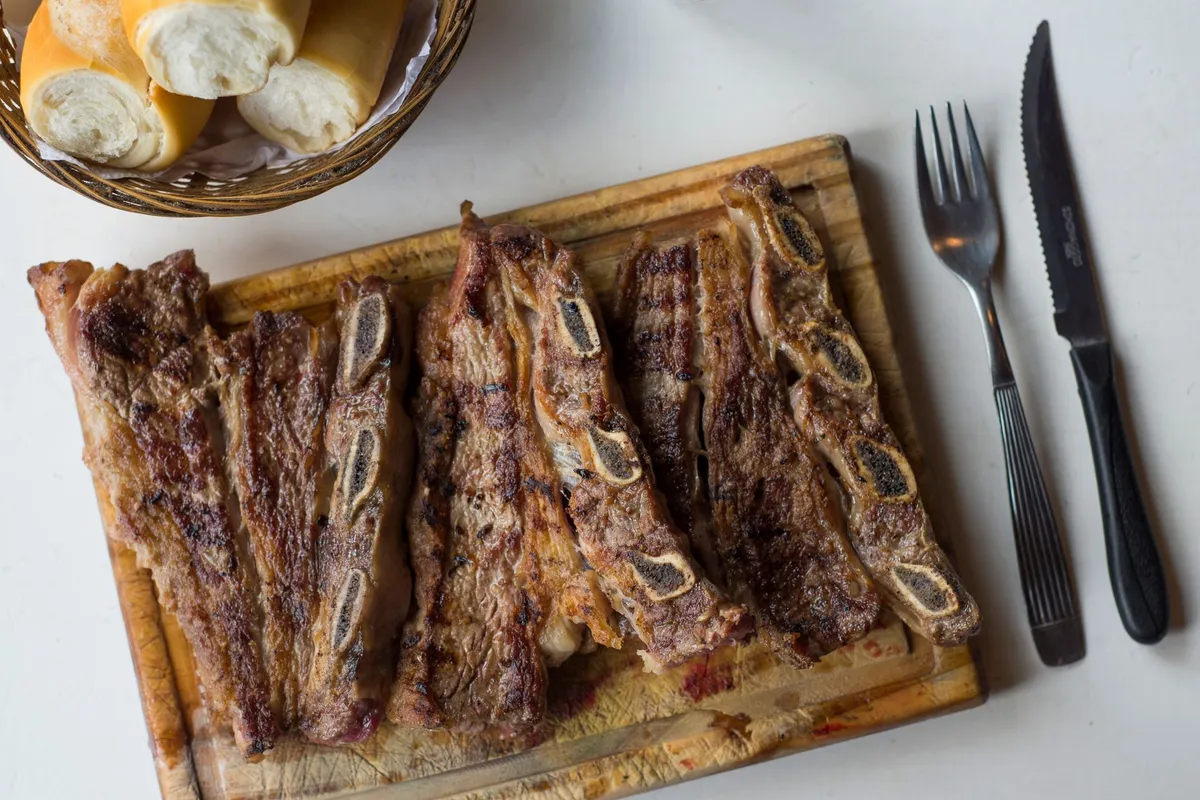 Corte de carne assada em parrilla de Buenos Aires
