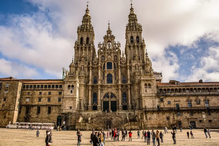 Santiago de Compostela: guia completo e como escolher seu Caminho