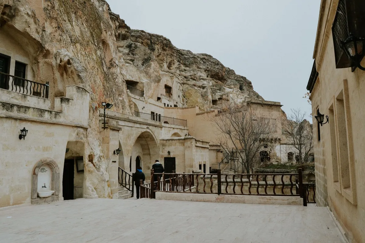 Hotéis integrados a casas-caverna em Ürgüp
