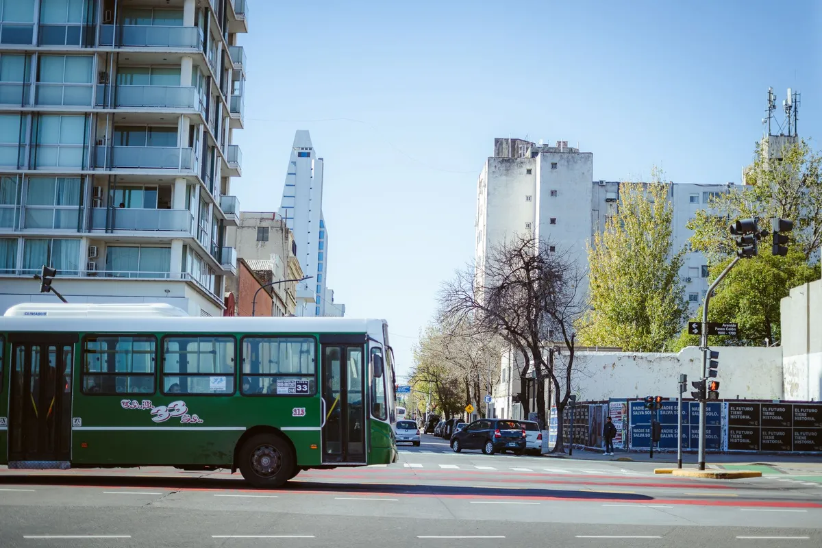 Ônibus colectivo nas ruas de Buenos Aires