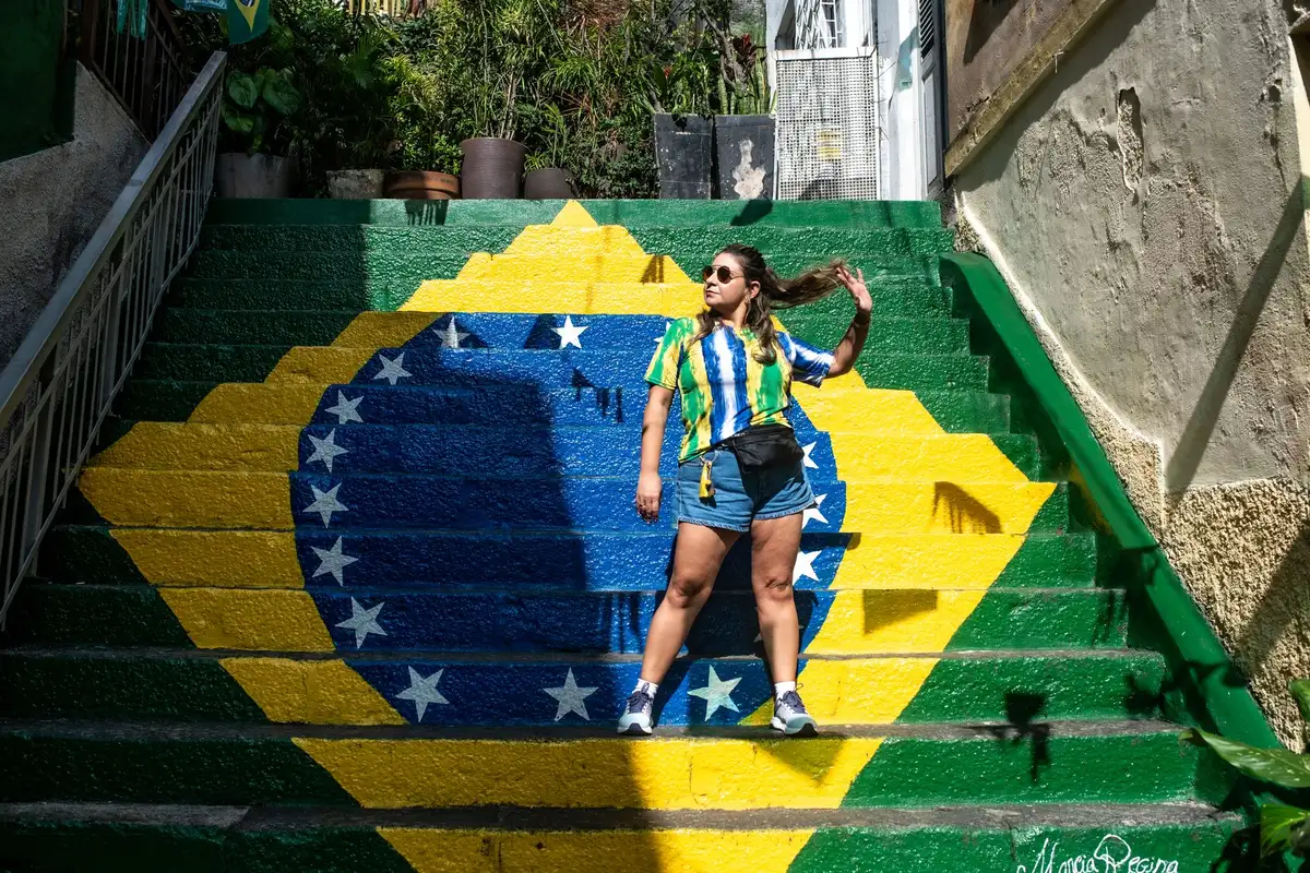 Escadaria Selarón, vizinha dos Arcos da Lapa, no Rio de Janeiro