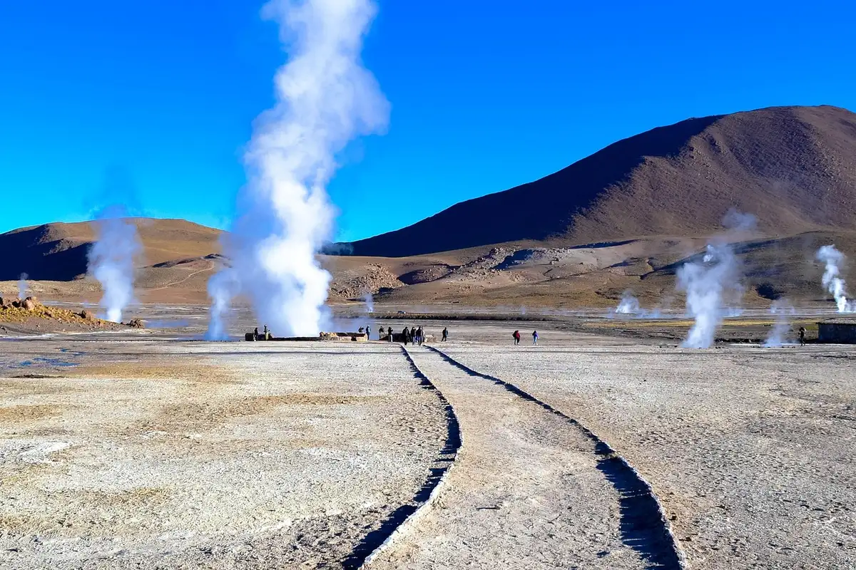 Campo geotérmico dos Geysers del Tatio no Deserto do Atacama, Chile