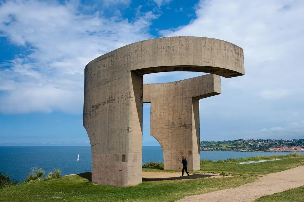Elogio do Horizonte sobre o litoral de Gijón