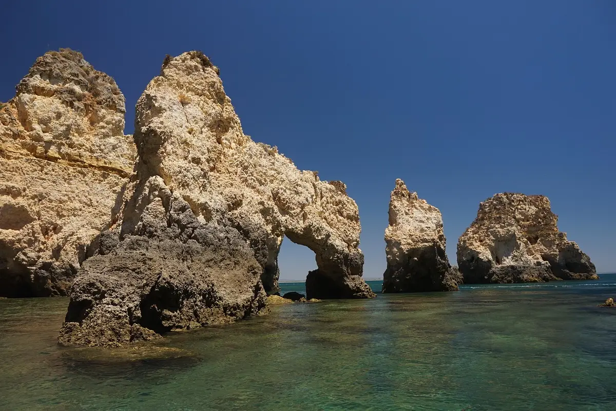 Formações rochosas na costa do Algarve, Portugal