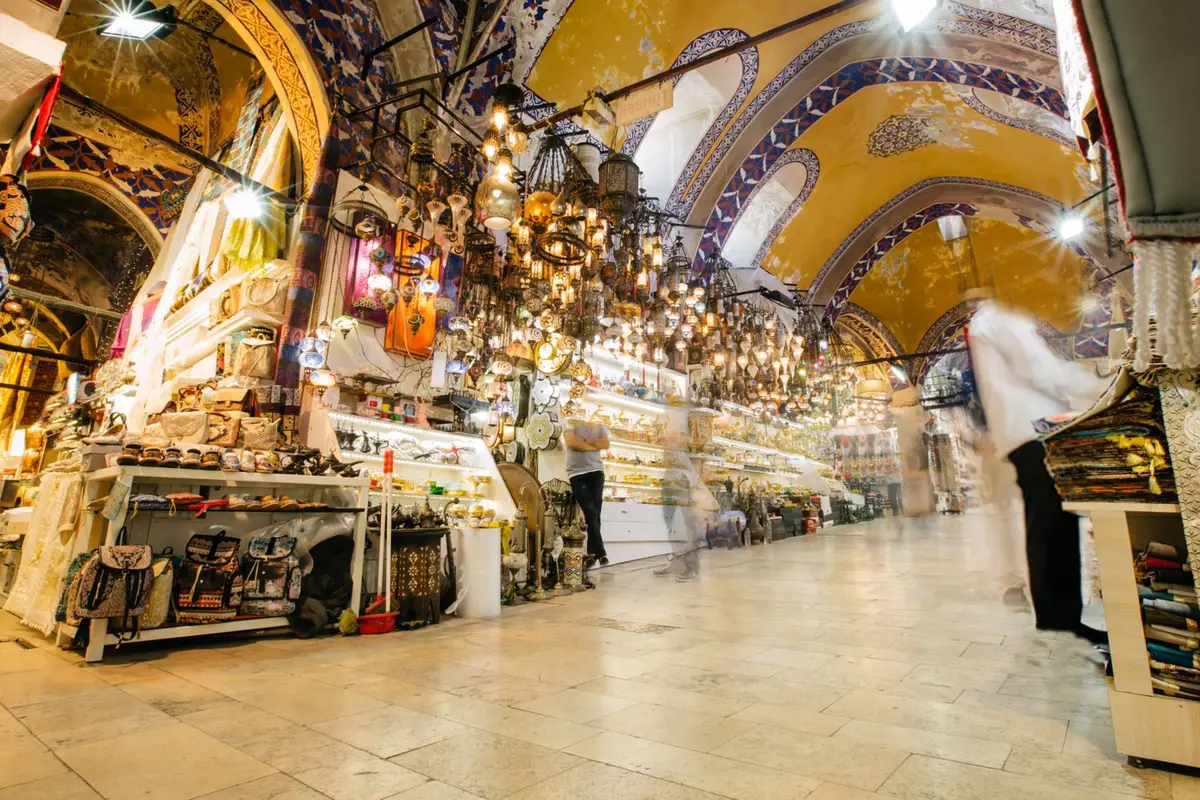 Corredor interno do Grande Bazar de Istambul
