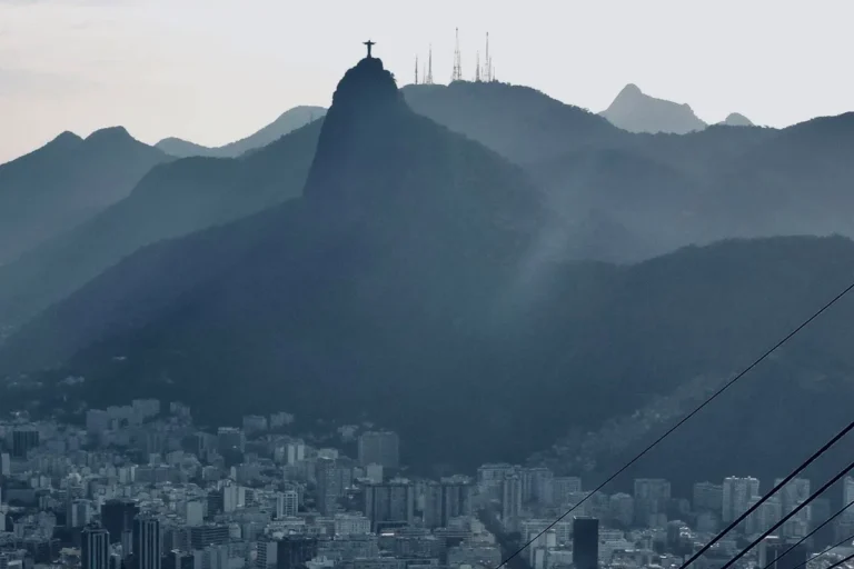 Melhor horário no Cristo Redentor: sem fila e sem neblina