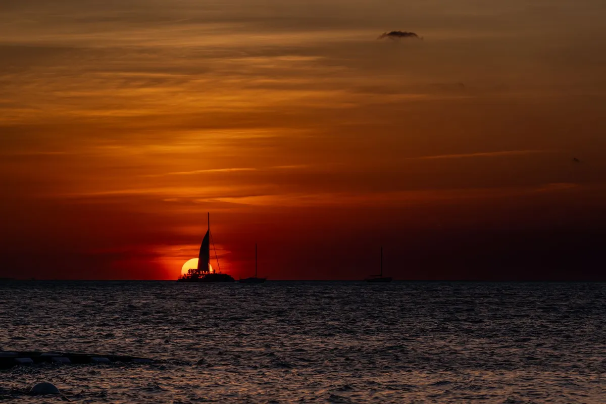 Pôr do sol com veleiros em Key West