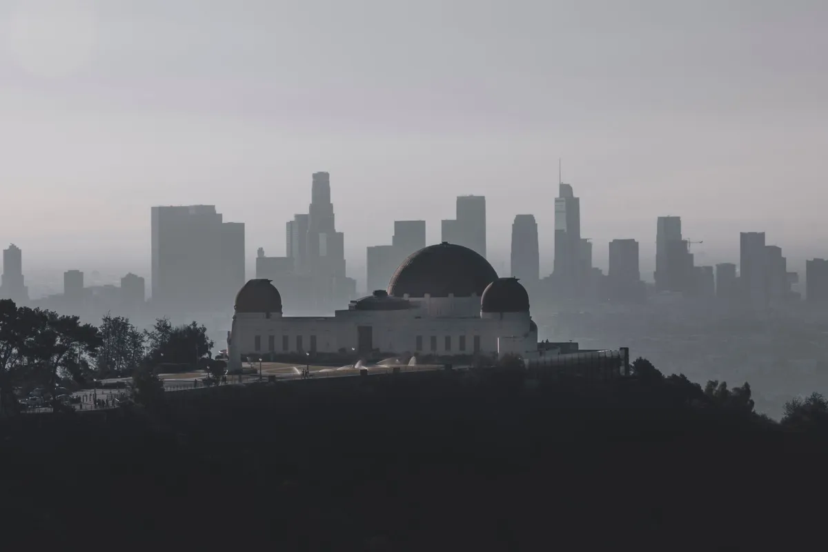 Griffith Observatory com o skyline de Los Angeles ao fundo