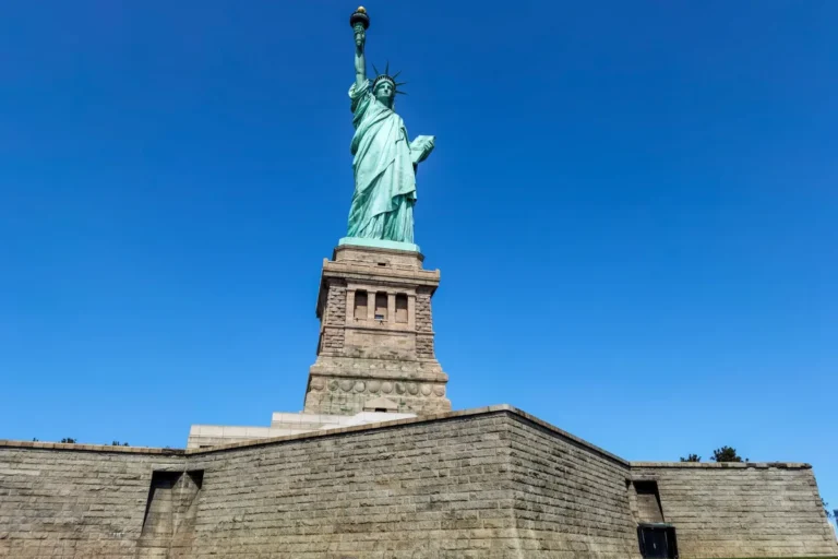Estátua da Liberdade: pedestal ou coroa? Qual ingresso comprar
