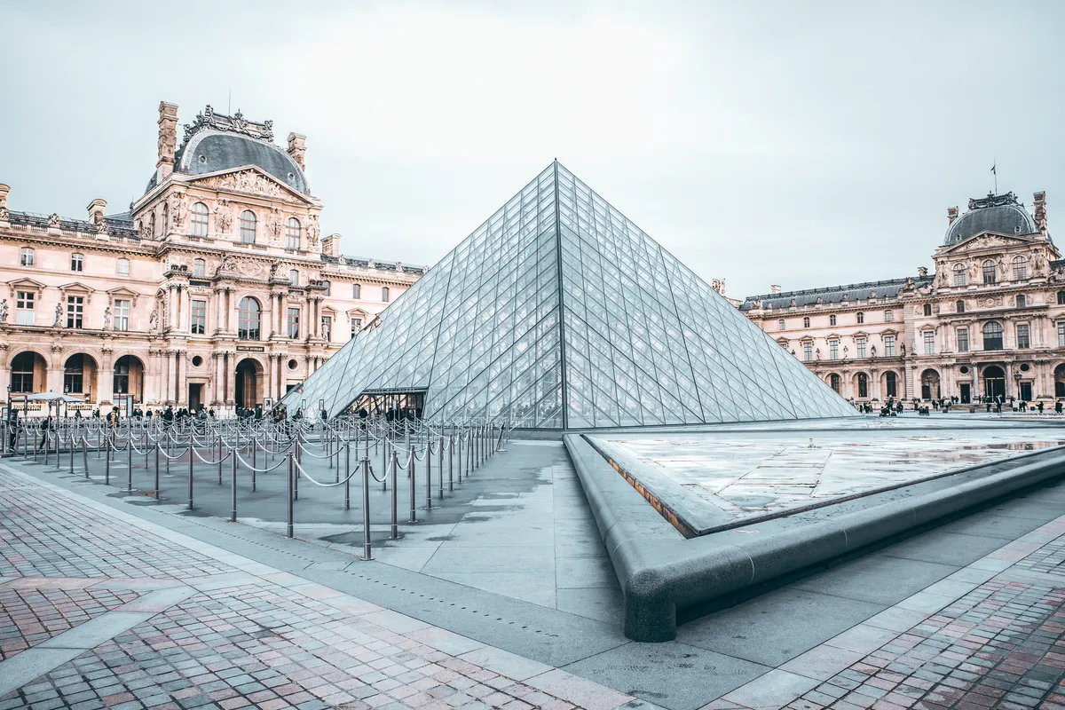 Pirâmide do Museu do Louvre