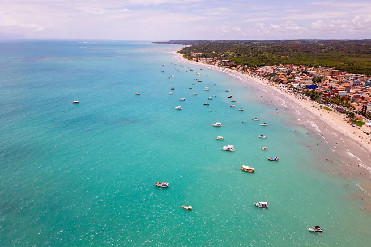 Barcos na orla de Maragogi, litoral sul de Alagoas