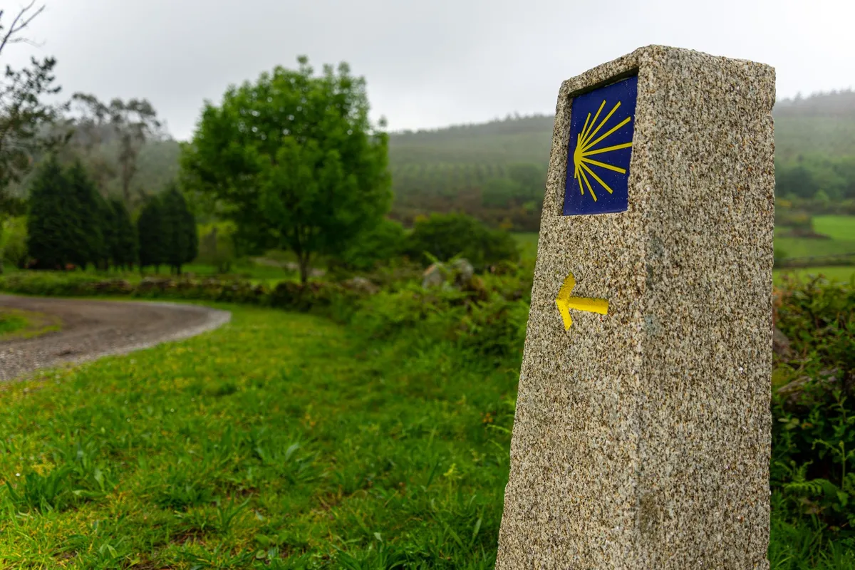 Sinalização de trilha do Caminho de Santiago