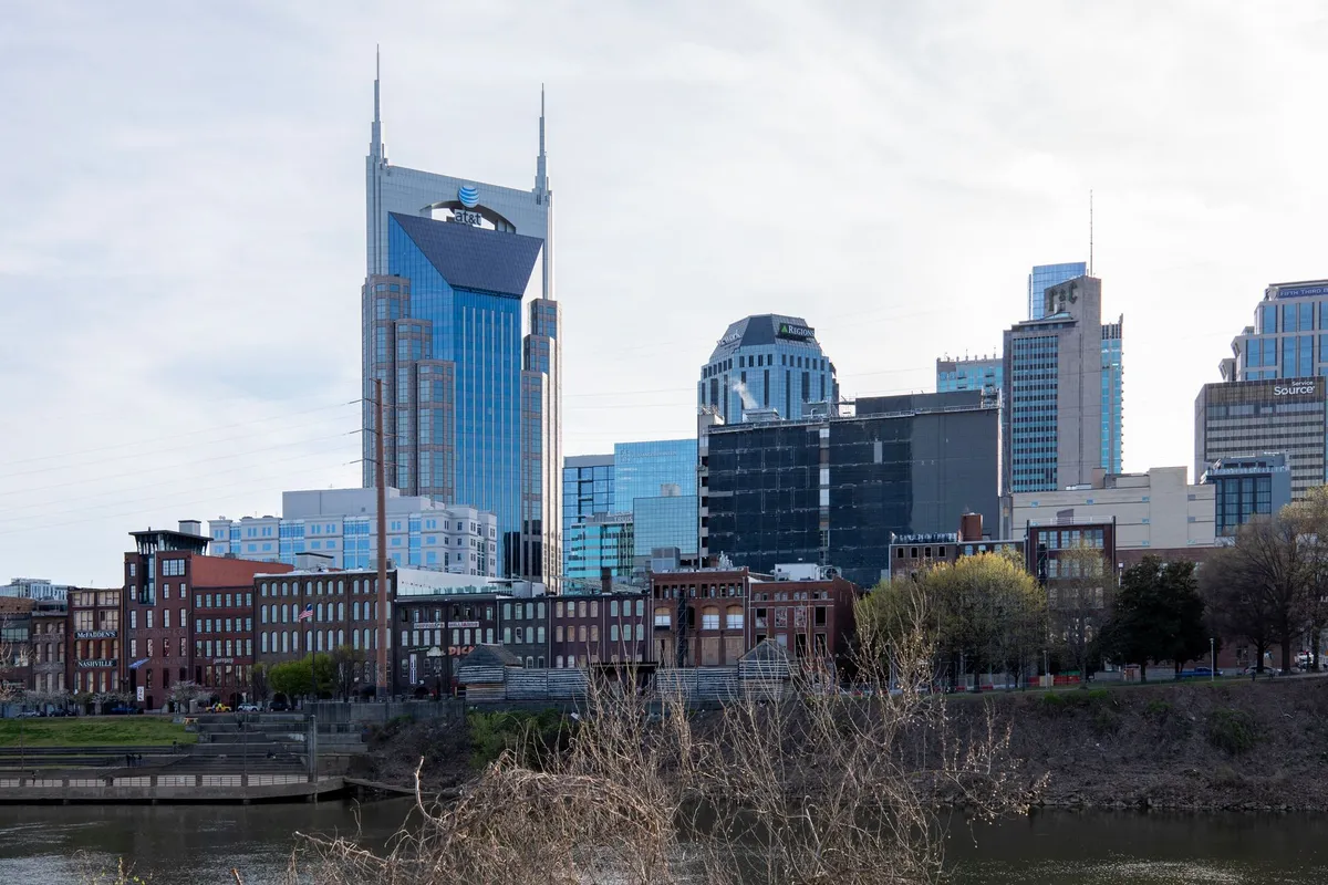 Vista urbana de Nashville com o AT&T Building