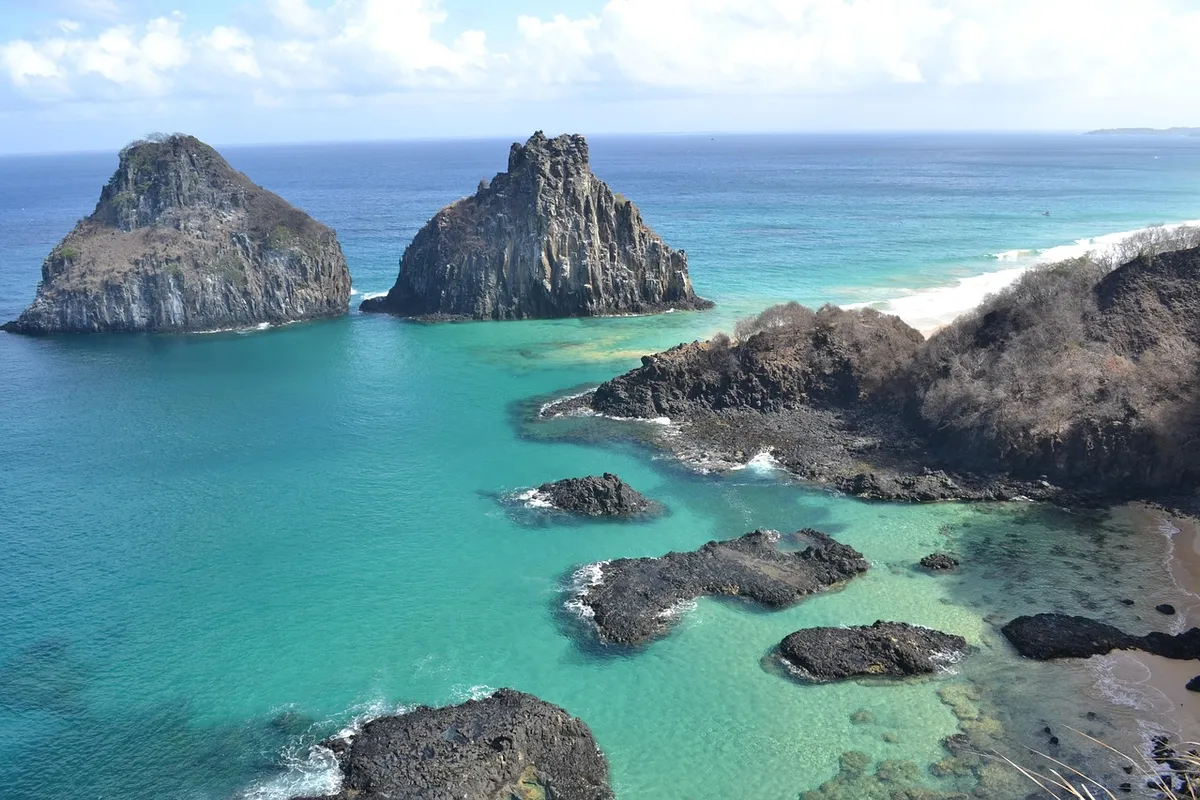 Pôr do sol sobre o mar em Fernando de Noronha
