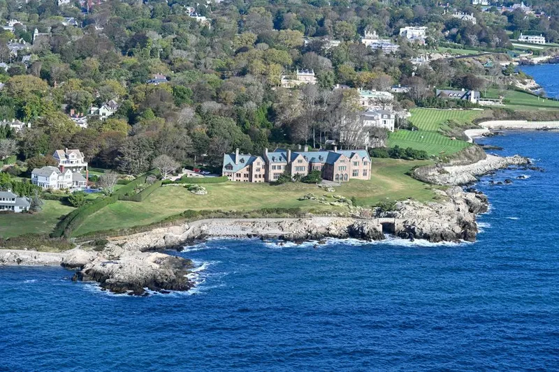 Vista aérea da costa de Newport em Rhode Island
