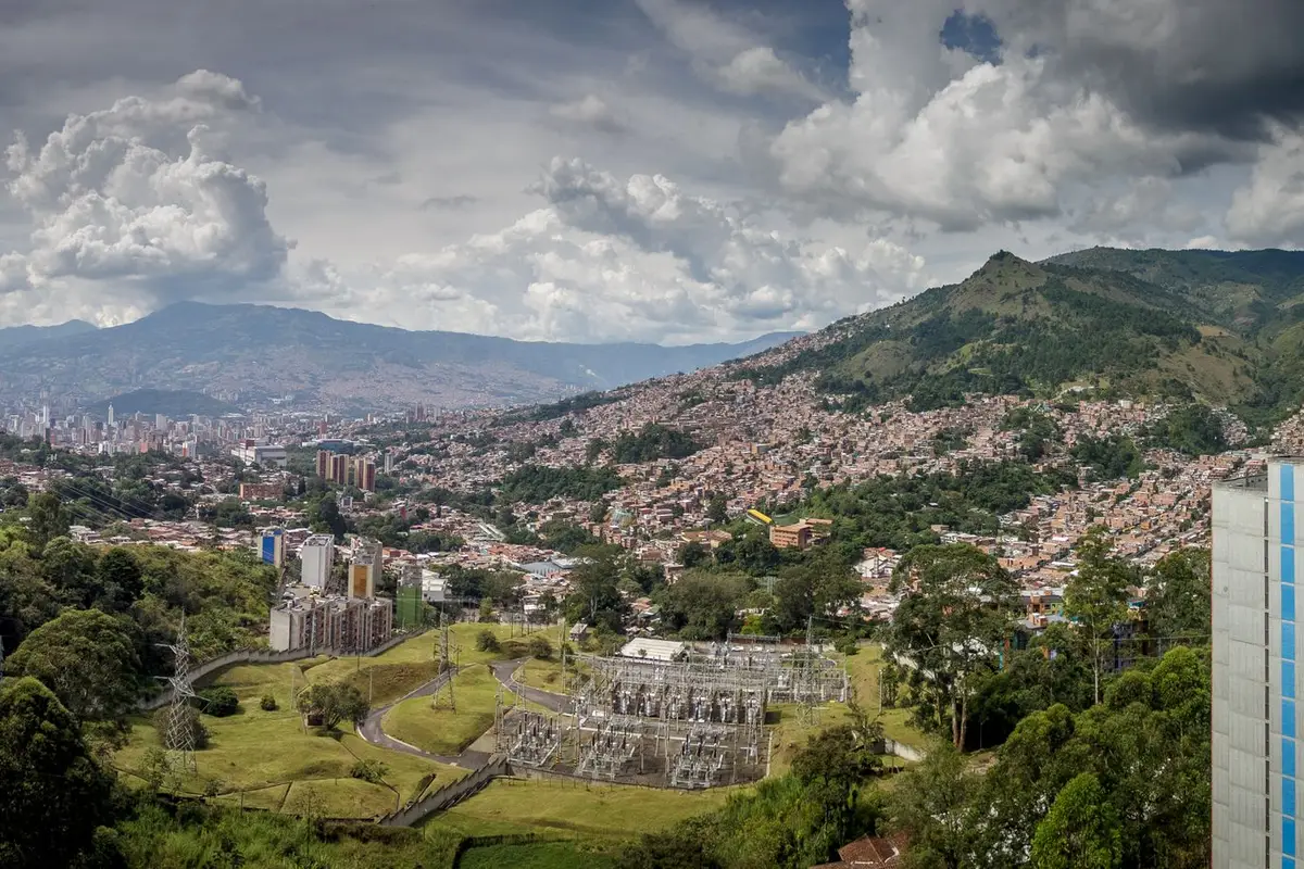 Paisagem de montanhas perto do Parque Arví em Medellín