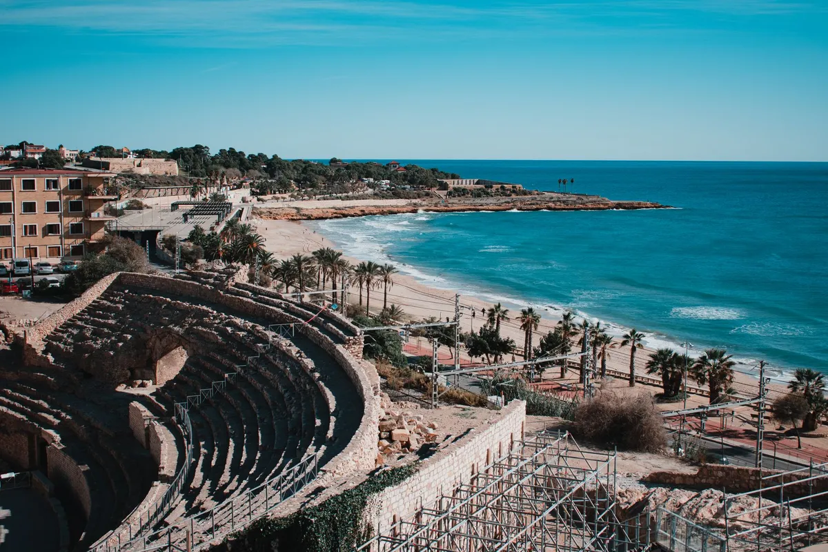 Anfiteatro romano e praia El Miracle em Tarragona