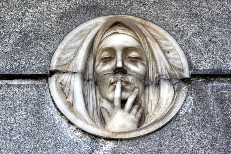 Esculturas e túmulos na Recoleta