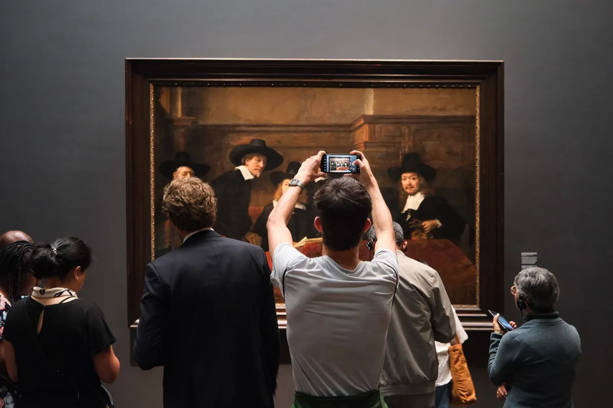 Interior del Rijksmuseum con obras de arte de maestros neerlandeses