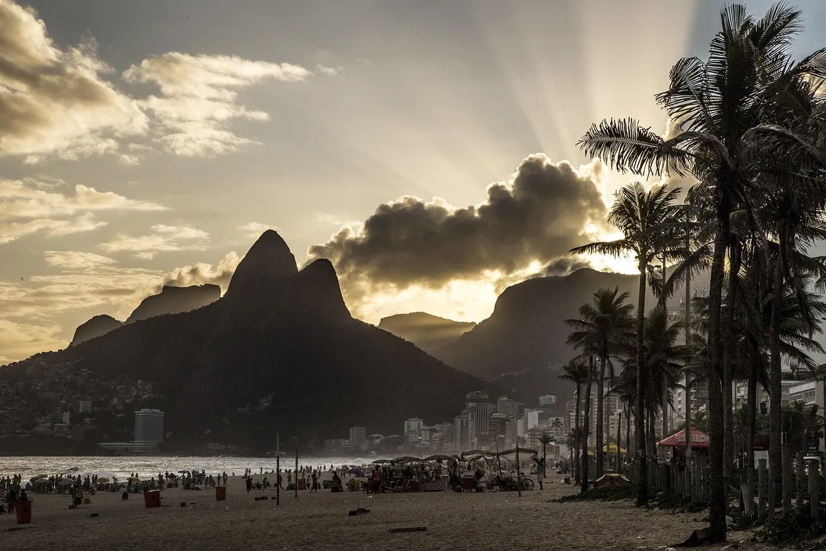 Pôr do sol no Rio de Janeiro, cidade onde fica a Lapa