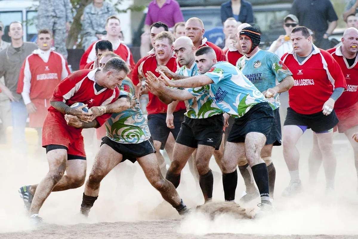 Jogadoras participam de partida de rugby