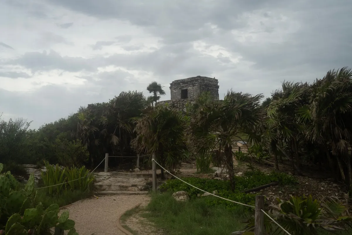 Templo do Deus Descendente nas ruínas de Tulum, México
