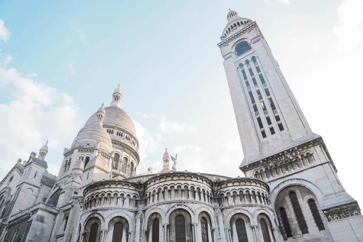 Fachada da Basílica de Sacré-Cœur em Montmartre, Paris