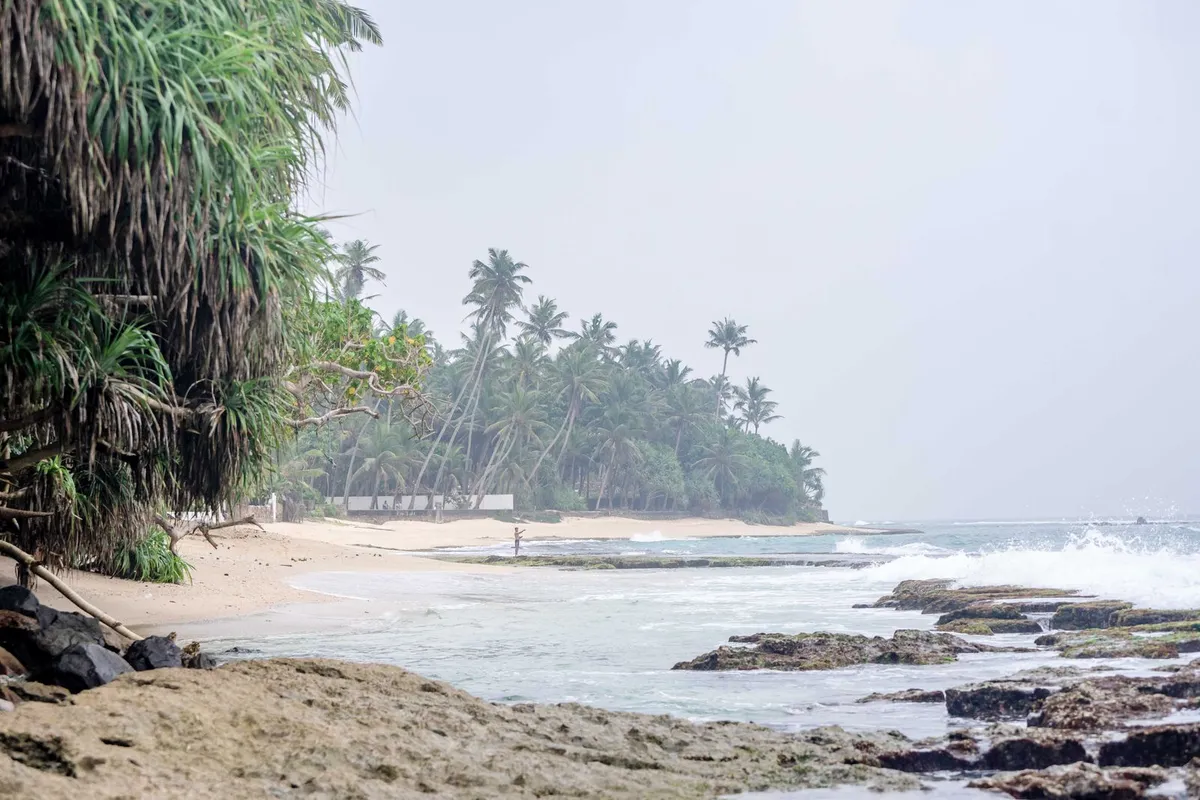 Praia tropical de Galle no Sri Lanka