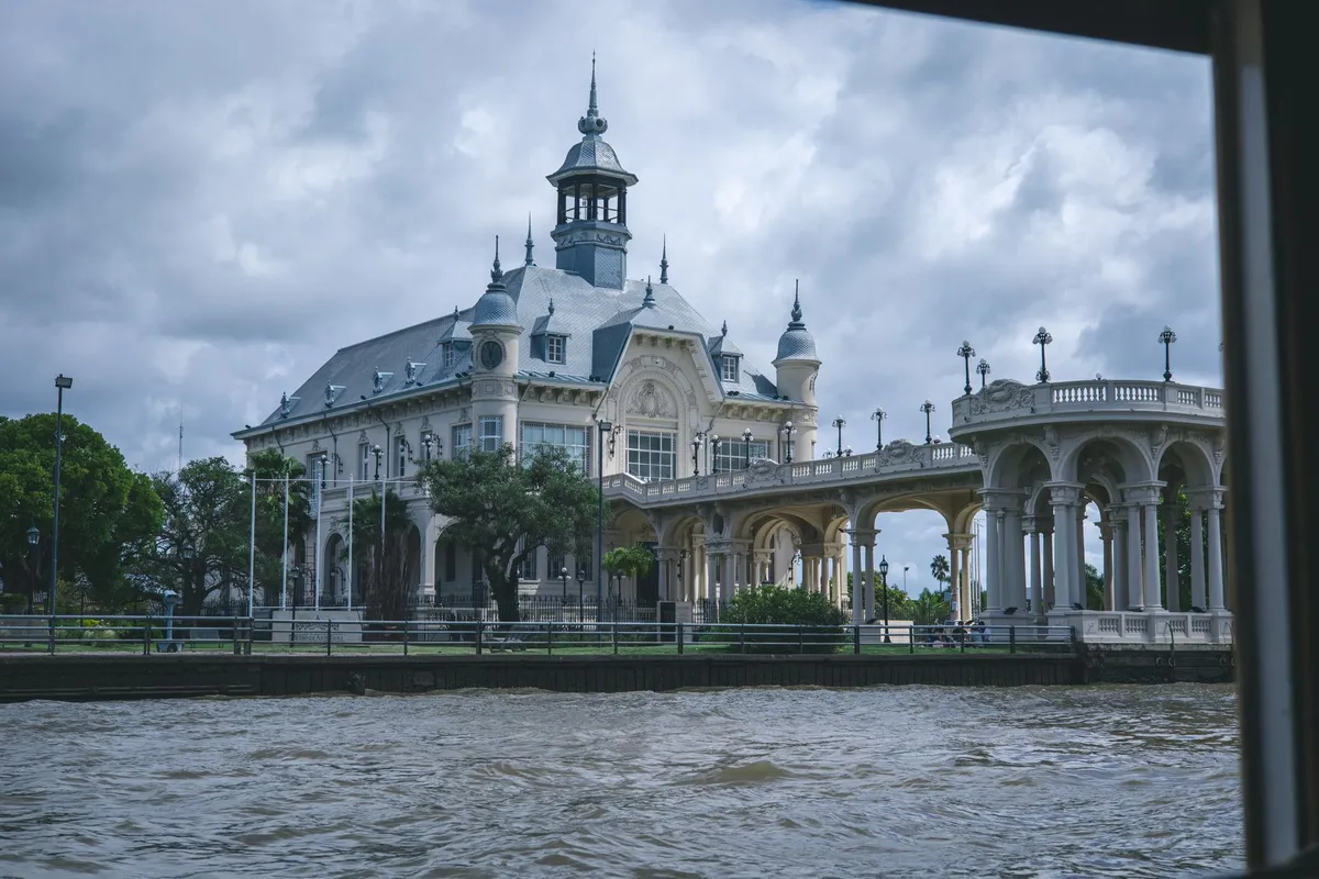 Museu de Arte de Tigre às margens do rio