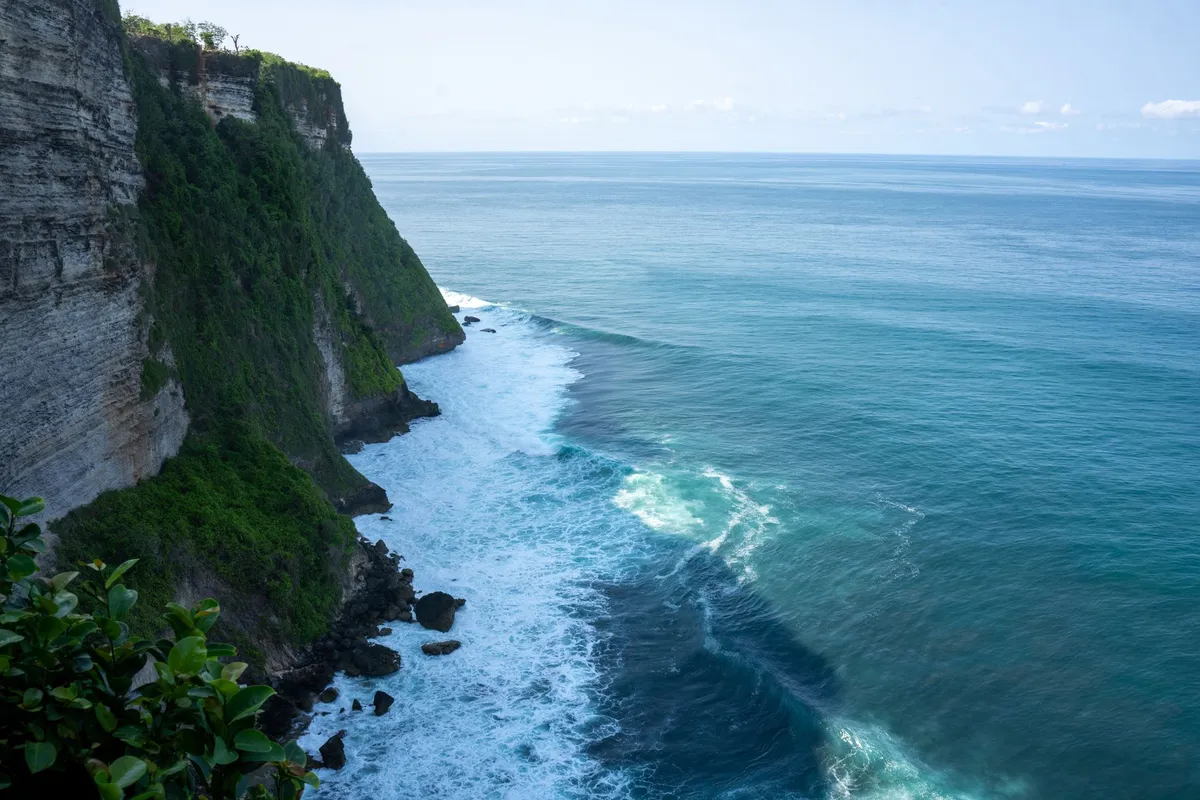 Falésias de Uluwatu com vista para o Oceano Índico em Bali