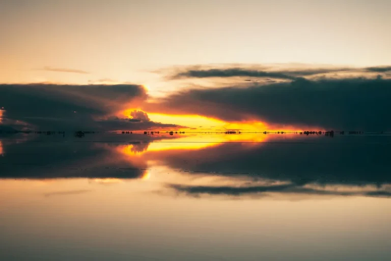 Salar de Uyuni em fevereiro: chuva e efeito espelho