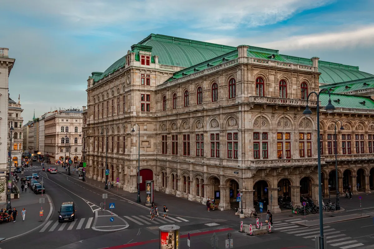 Fachada da Ópera Estatal de Viena