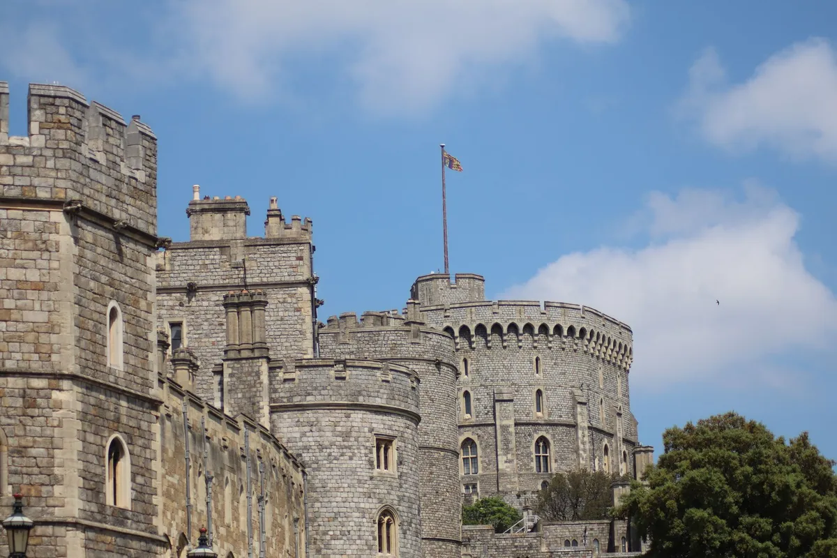 Round Tower do Castelo de Windsor vista das muralhas do Lower Ward