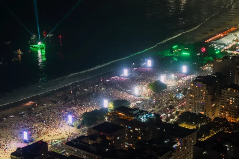 Fogos no Rio no Réveillon 2027: Copacabana ou Flamengo?