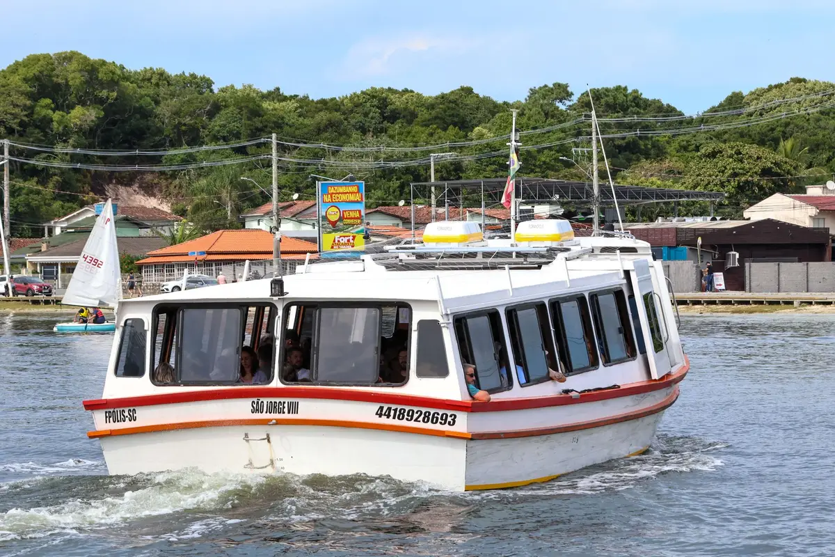 Ferryboat que faz a travessia entre São Luís e Alcântara