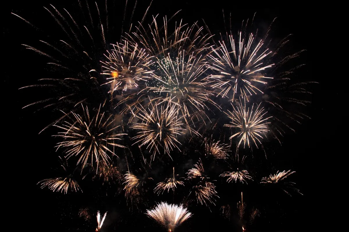 Fogos de artifício ilustrativos; programação de Belo Horizonte 2027 ainda não confirmada