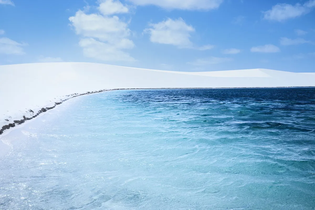 Vista aérea da Lagoa Azul nos Lençóis Maranhenses