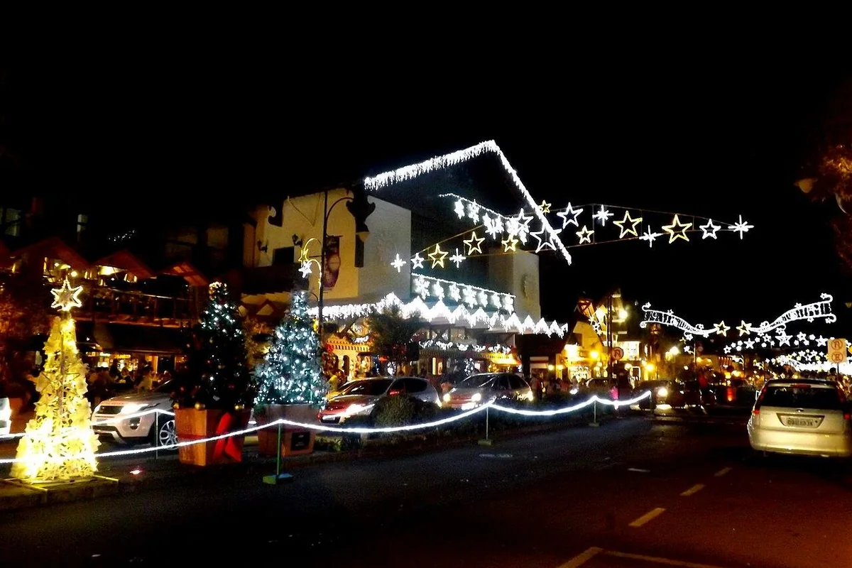 Decoração do Natal Luz no centro de Gramado; registro de edição anterior