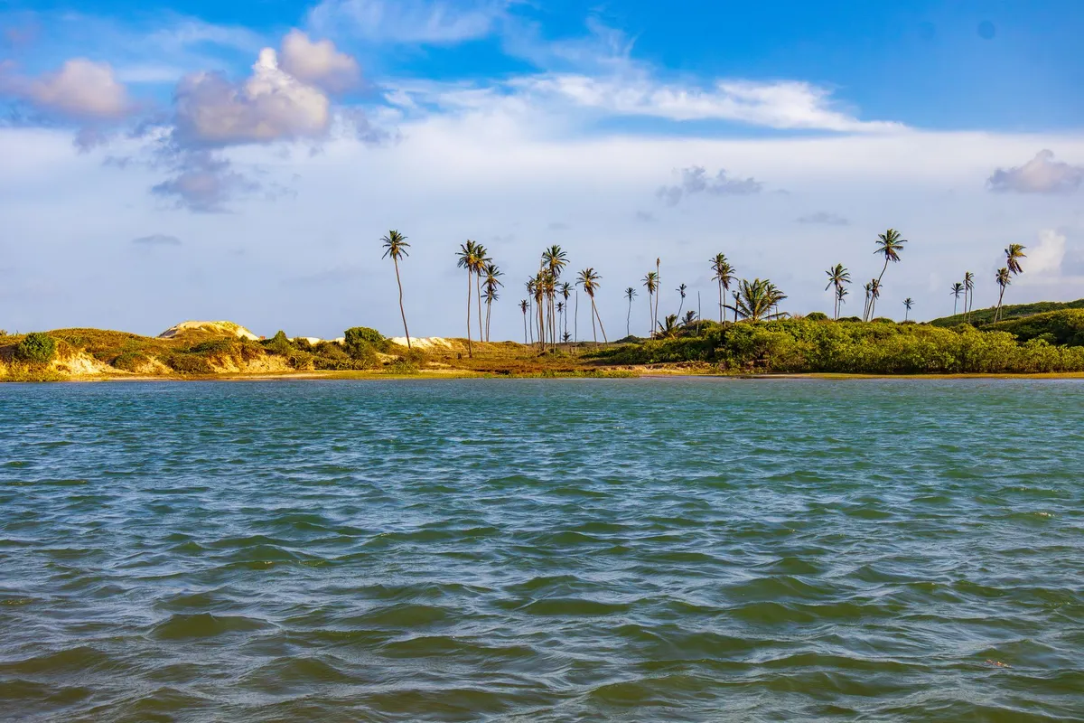Praia perto de Alcântara, no Maranhão