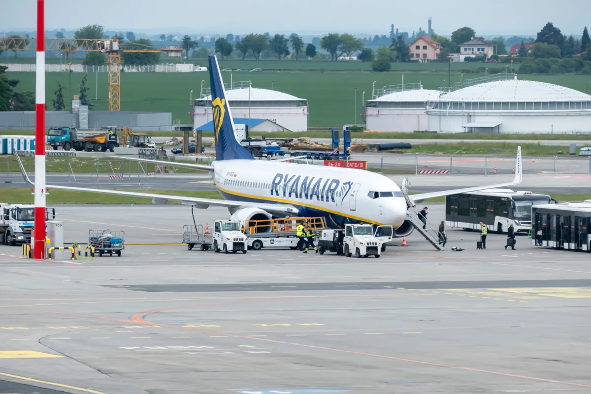 Embarque em avião em aeroporto europeu