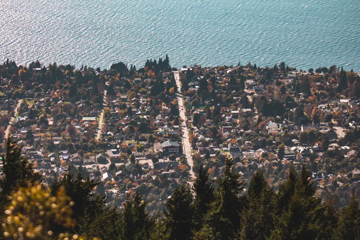 Área urbana de Bariloche junto ao Lago Nahuel Huapi