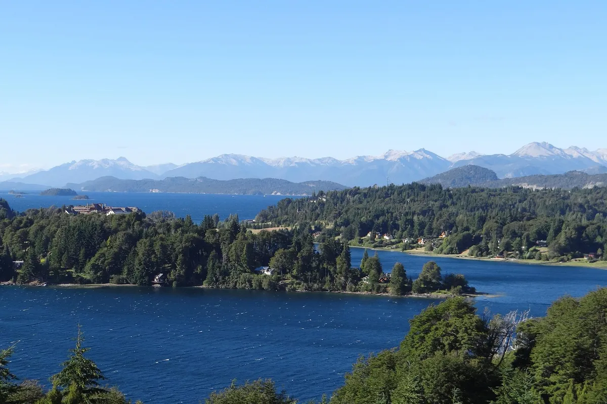 Lagos e montanhas da região de Bariloche, na Patagônia argentina