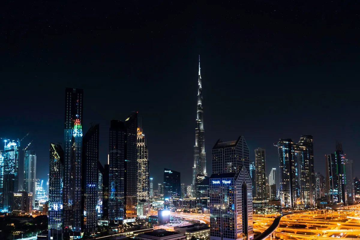 Burj Khalifa iluminado en Downtown Dubai, referencia para planificar la Nochevieja