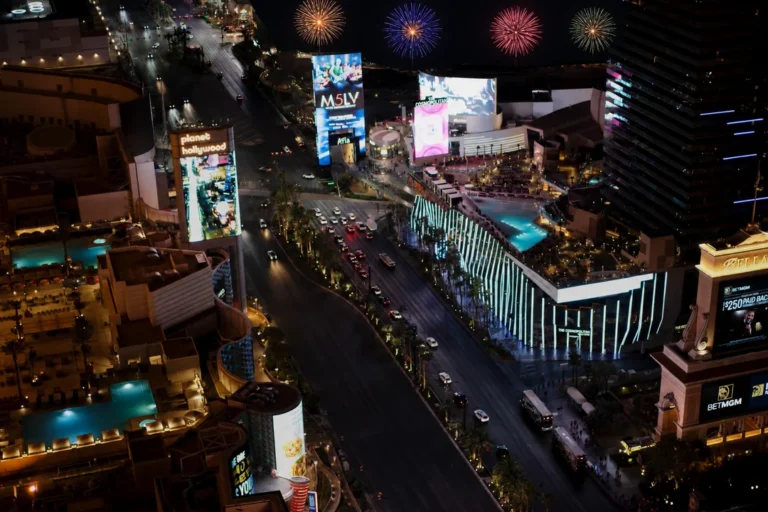 Réveillon em Las Vegas 2027: Strip, Fremont, festas e logística