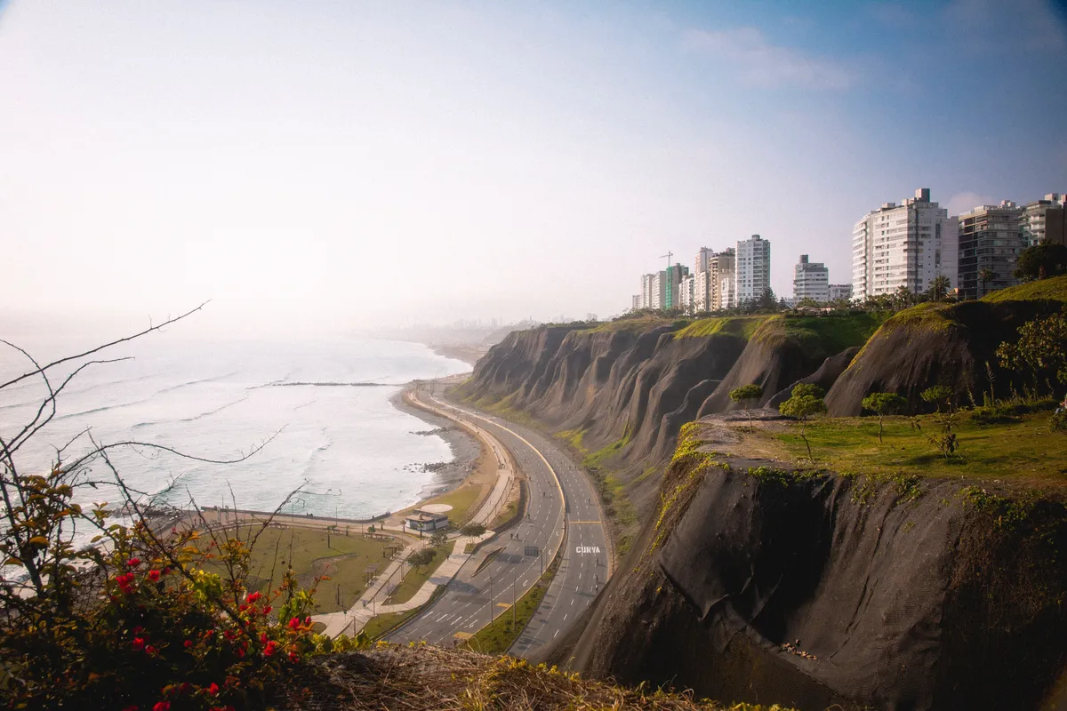 Falésias de Miraflores e via da Costa Verde em Lima