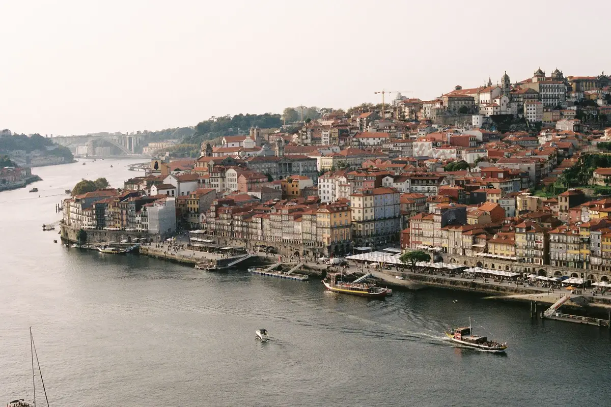 Ribeira do Porto junto ao rio Douro, em Portugal