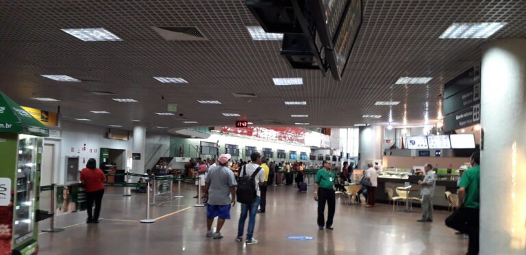 Interior do aeroporto Zumbi dos Palmares em Maceió