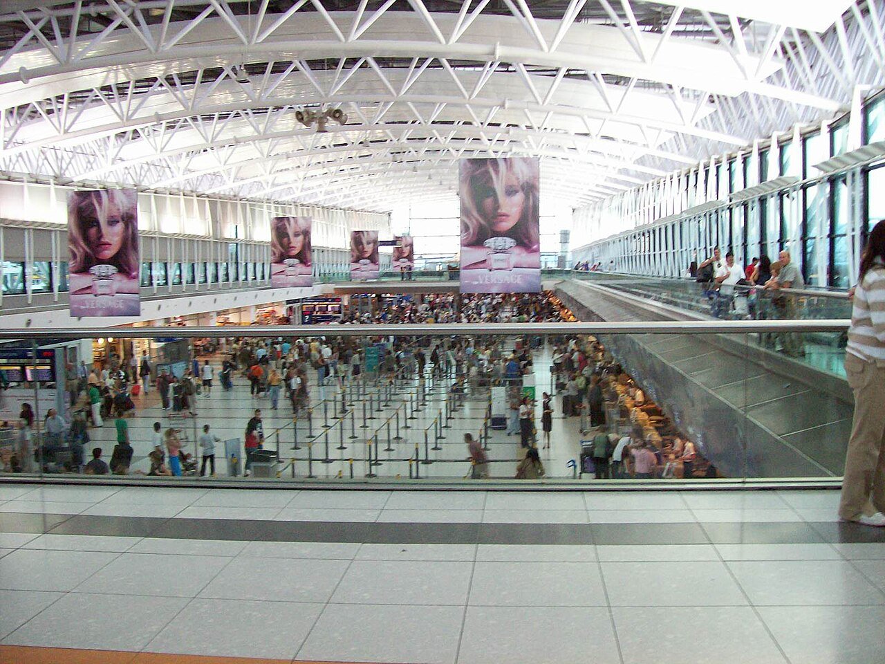 Interior do Terminal A do aeroporto de Ezeiza