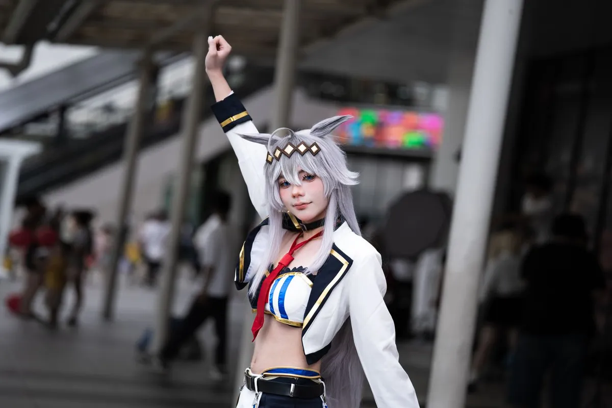 Cosplayers de anime em evento de cultura pop japonesa