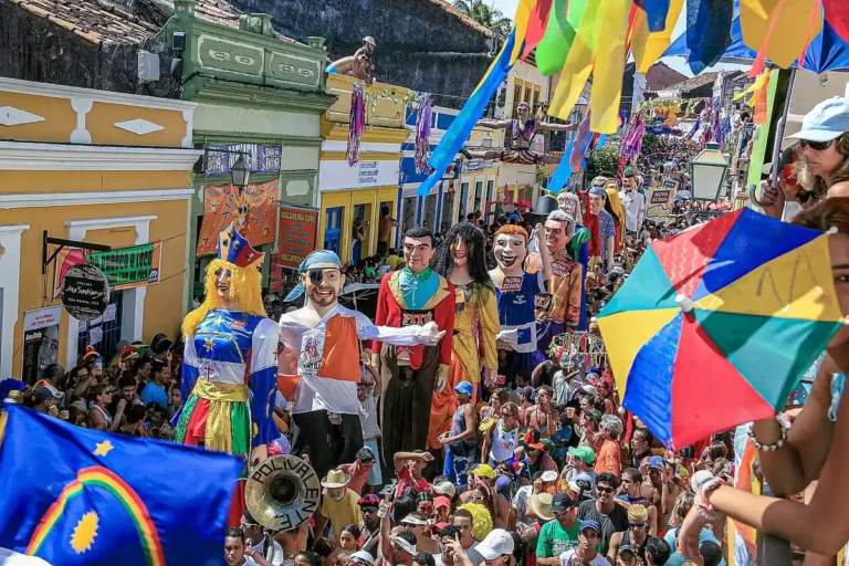 Carnaval de Olinda 2027: como funciona, onde ficar e quanto custa